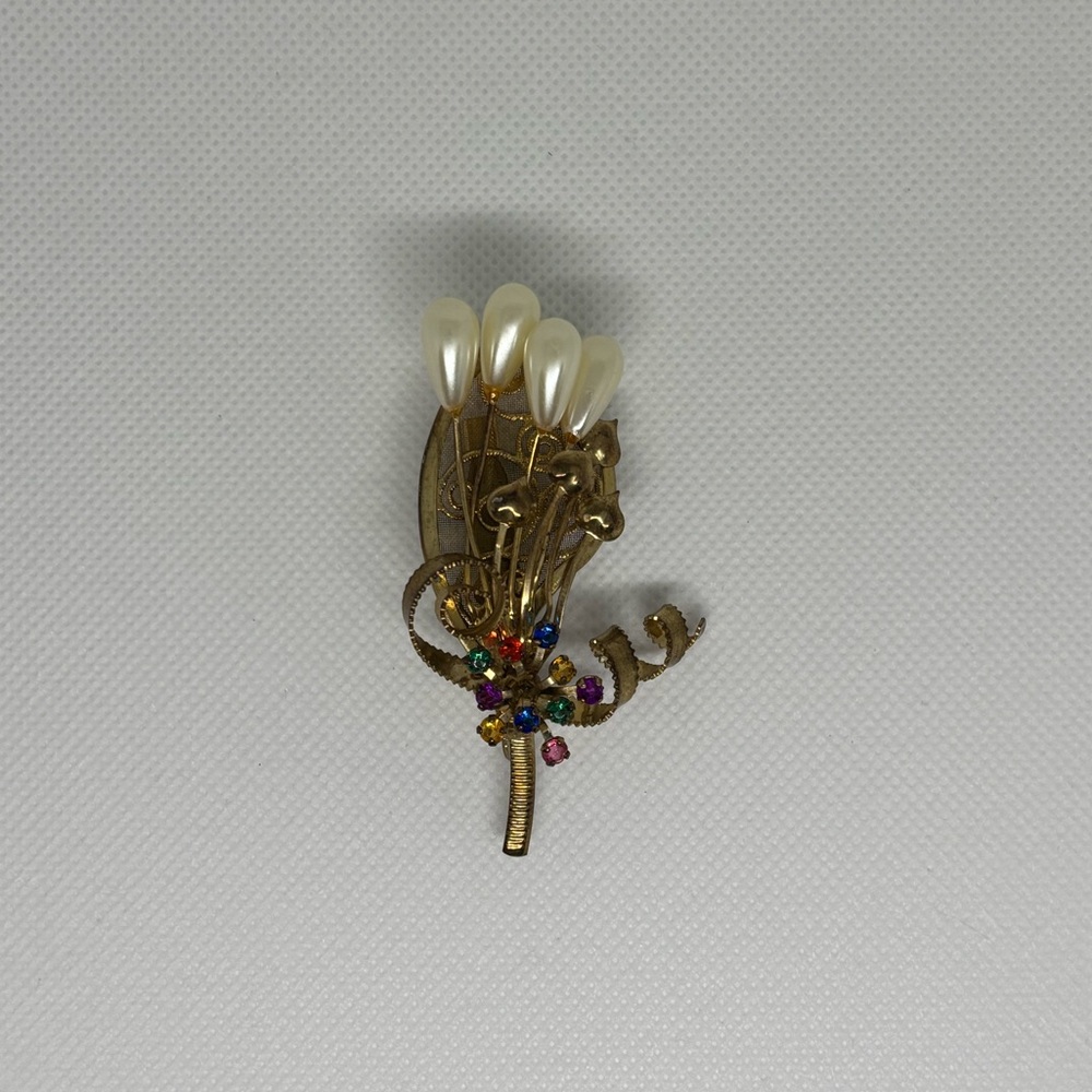 Vintage OLC Brooch, Pearls with Goldtone hearts